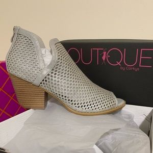 Silver metallic booties, NIB